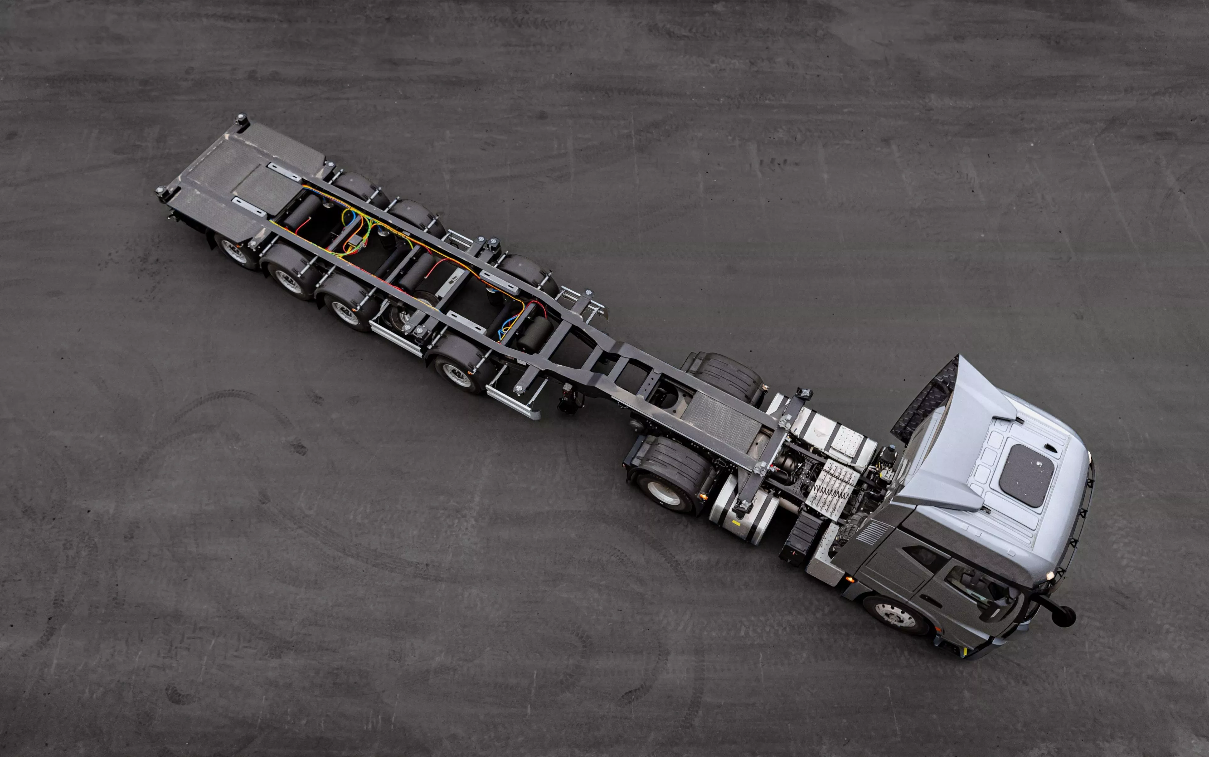 Контейнеровоз универсальный с вынесенной осью 914295-05