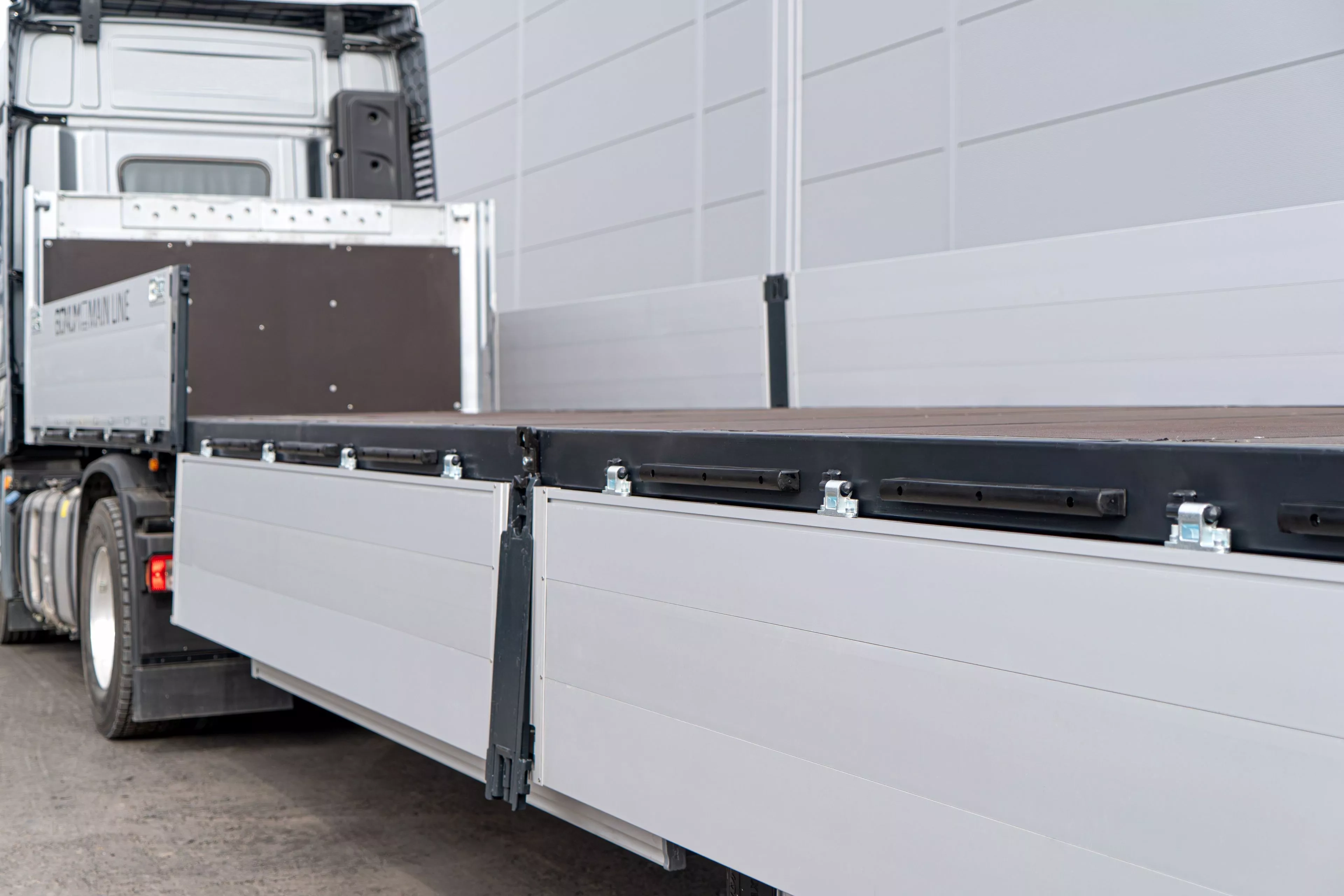 Бортовой полуприцеп 13,62 м 914296-06