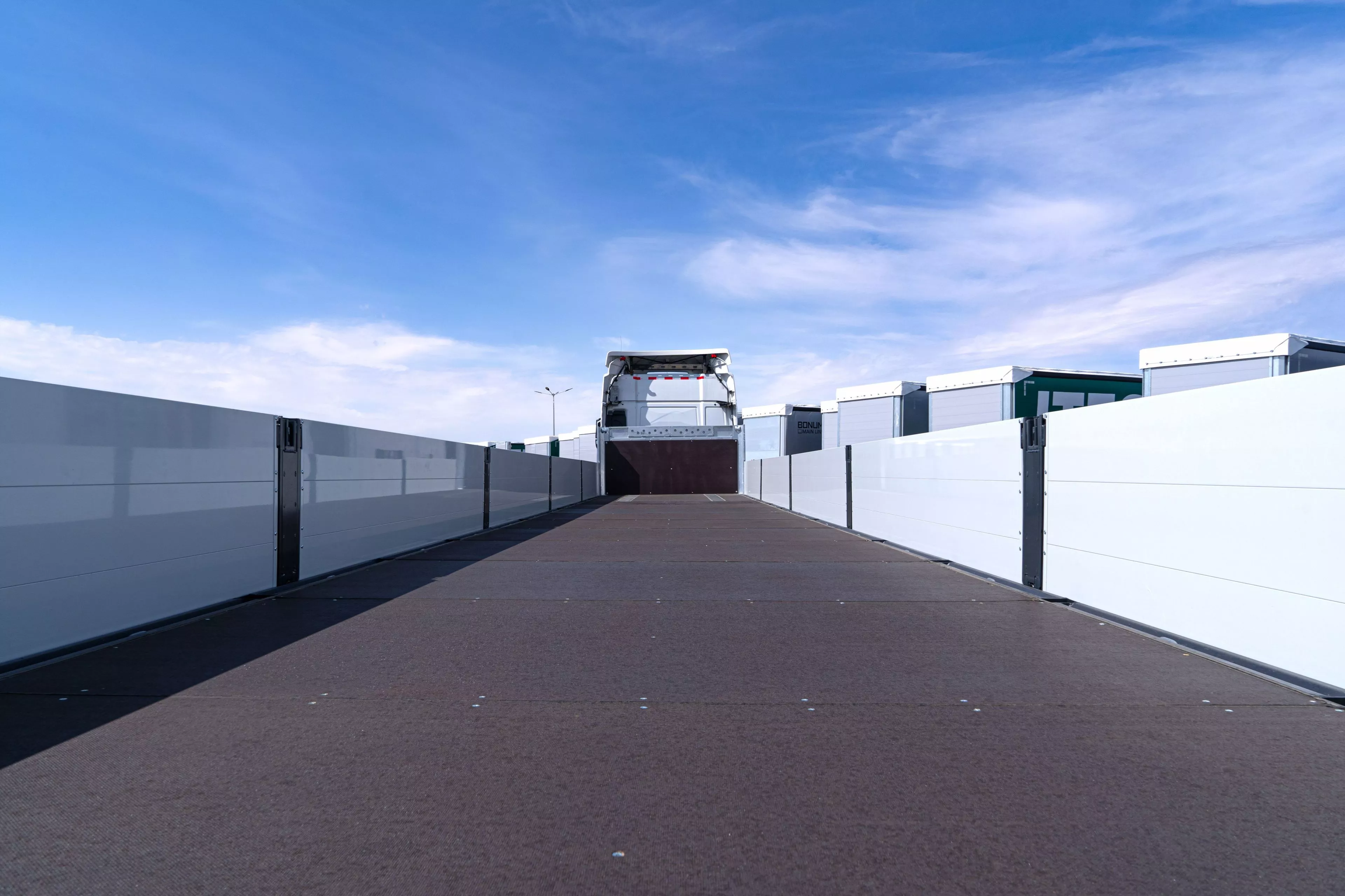 Бортовой полуприцеп 16,52 м 914296-06