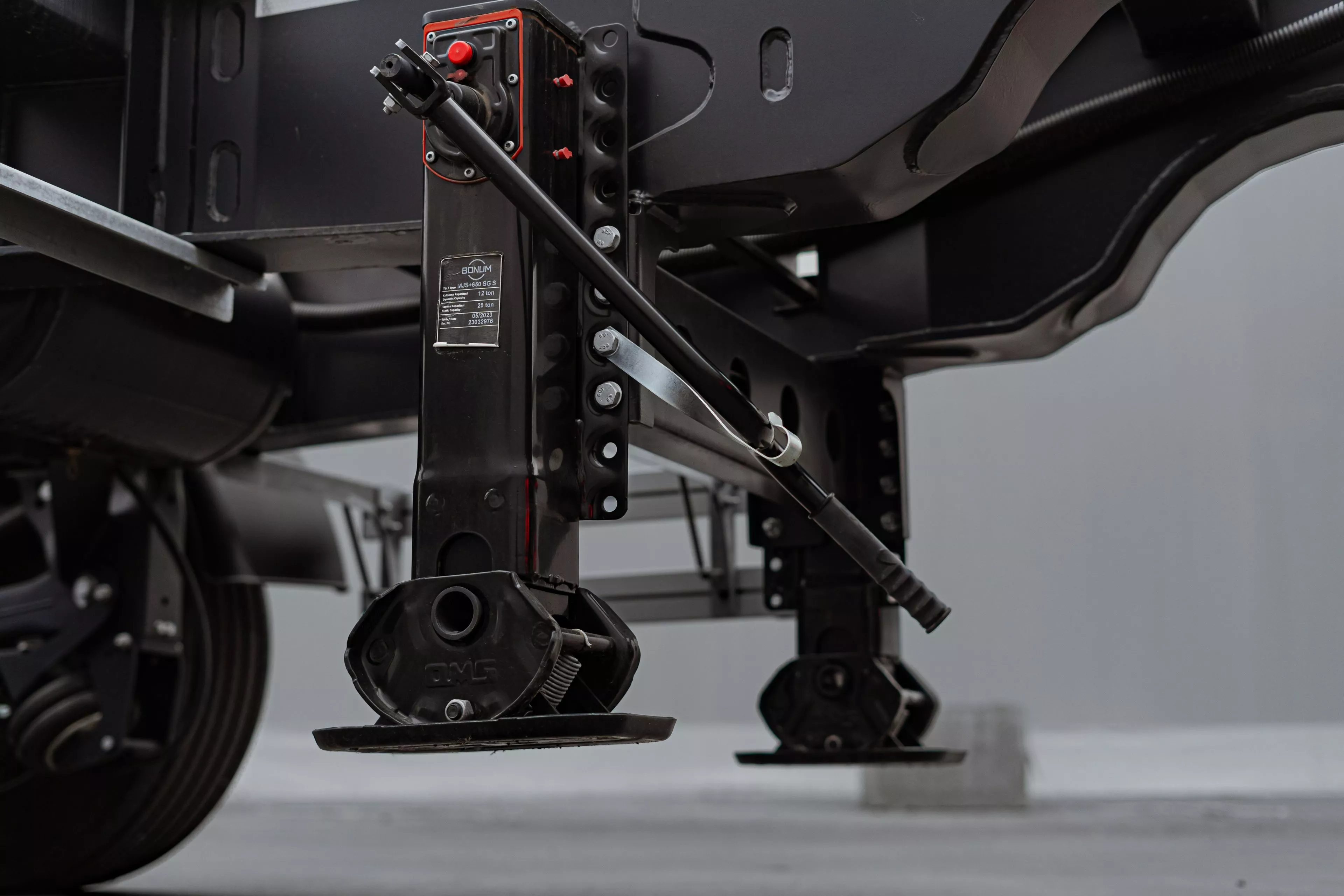 Контейнеровоз универсальный с вынесенной осью 914295-05